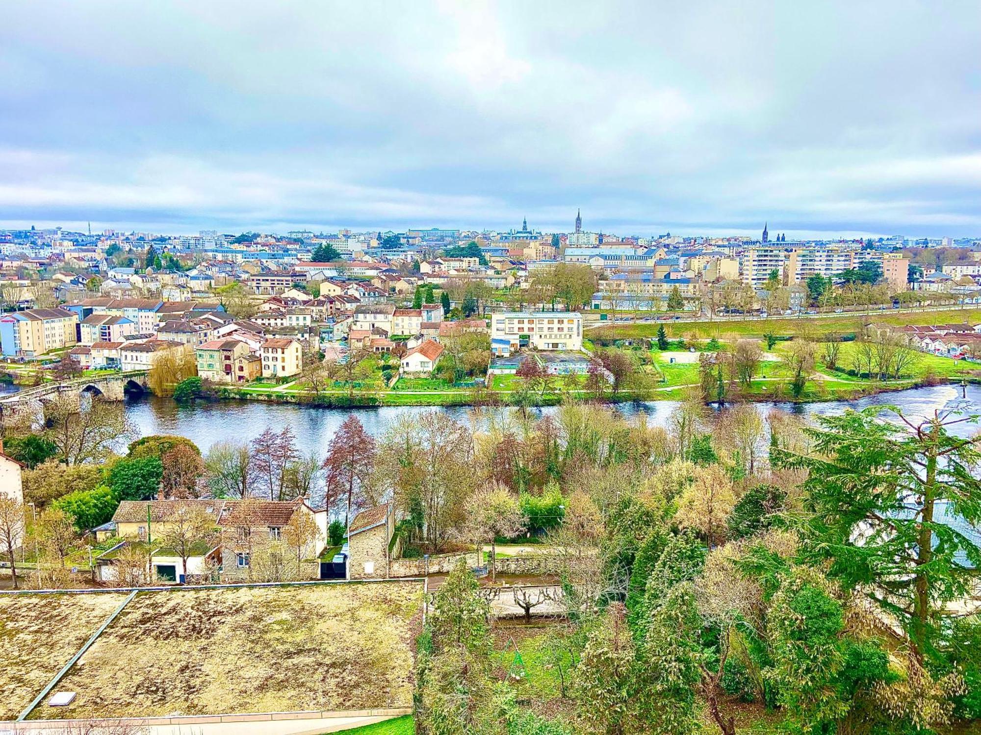 Le Panoramique, Splendide Avec Vue Sur La Vienne Apartment Limoges Luaran gambar