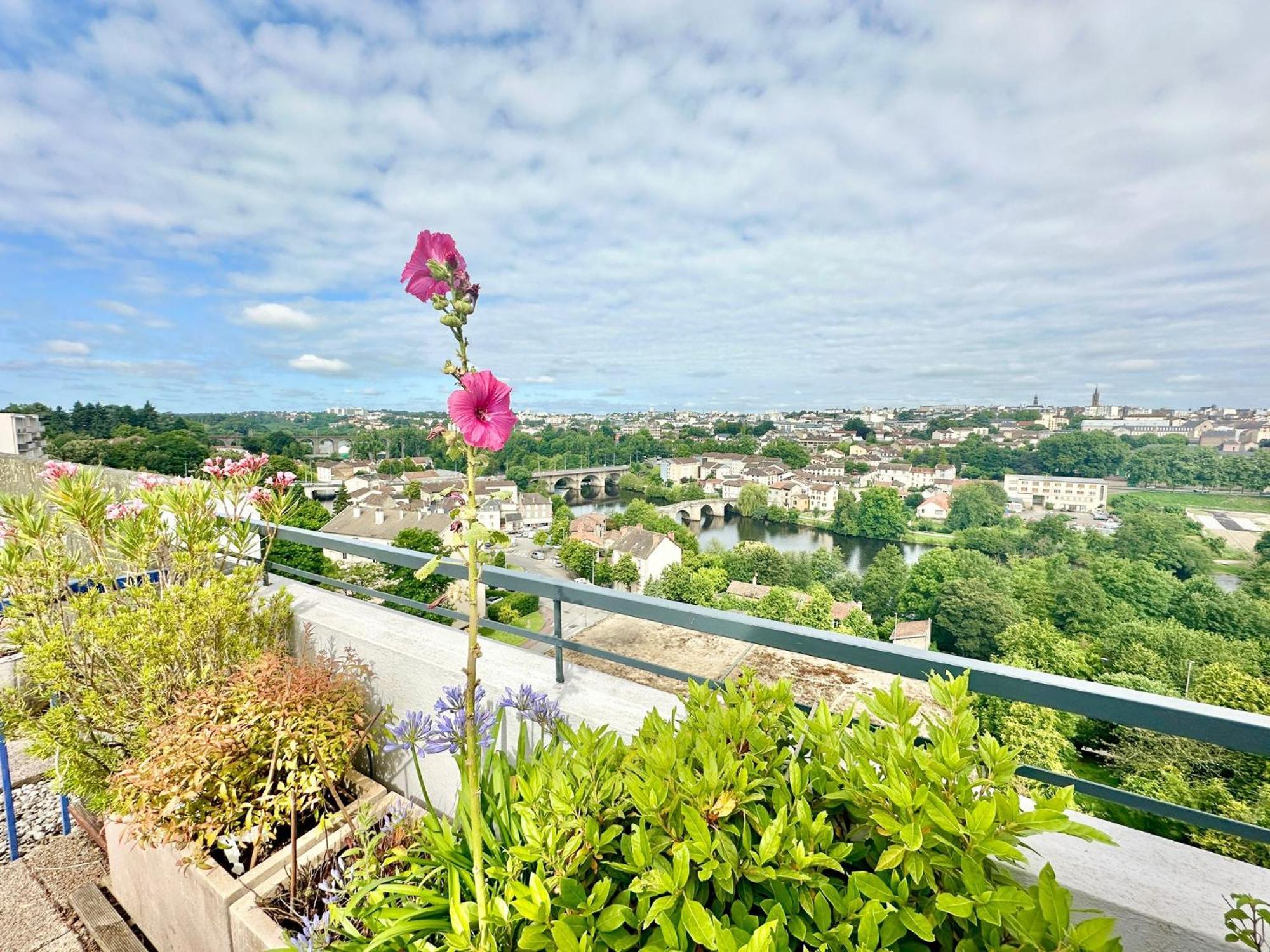 Le Panoramique, Splendide Avec Vue Sur La Vienne Apartment Limoges Luaran gambar